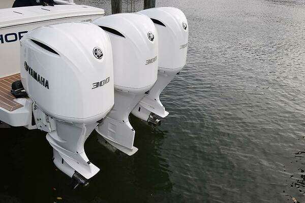 Regulator 34 Yacht For Sale