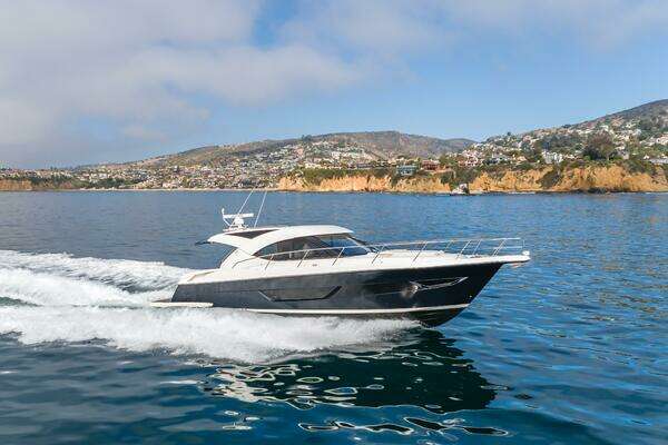 Riviera 44 Sport Yacht Yacht For Sale