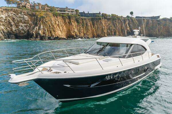 Riviera 44 Sport Yacht Yacht For Sale