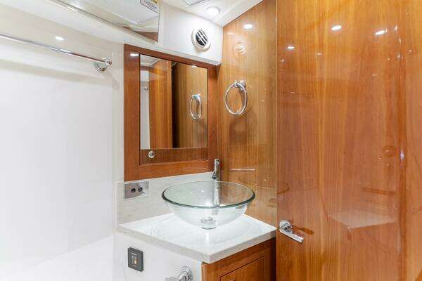 Riviera 44 Sport Yacht Yacht For Sale