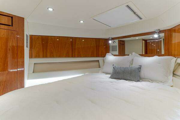 Riviera 44 Sport Yacht Yacht For Sale