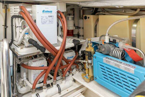 Riviera 44 Sport Yacht Yacht For Sale