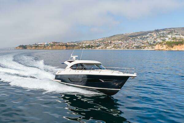 Riviera 44 Sport Yacht Yacht For Sale