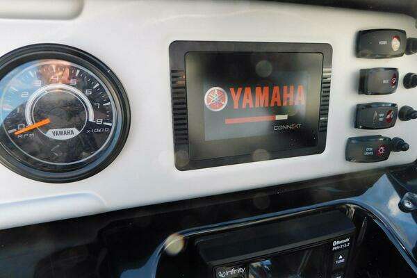 Photo of the 2021 Yamaha Boats AR210