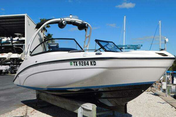 Photo of the 2021 Yamaha Boats AR210