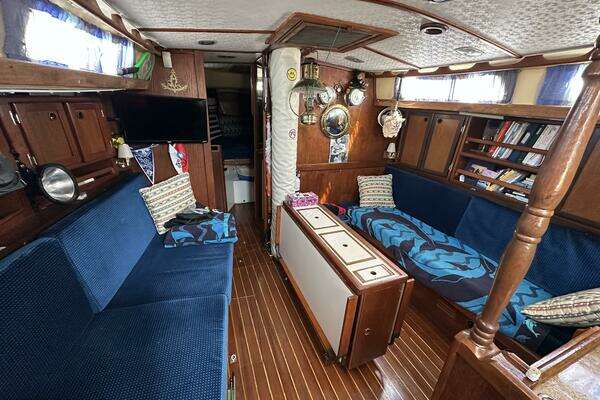 Photo of the 1979 Hughes 40 "Phoenix VII"