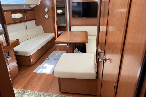 Star Chaser 43ft Beneteau Yacht For Sale