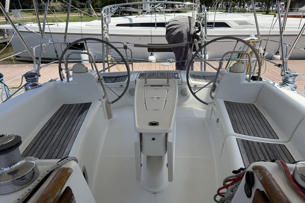 Star Chaser 43ft Beneteau Yacht For Sale