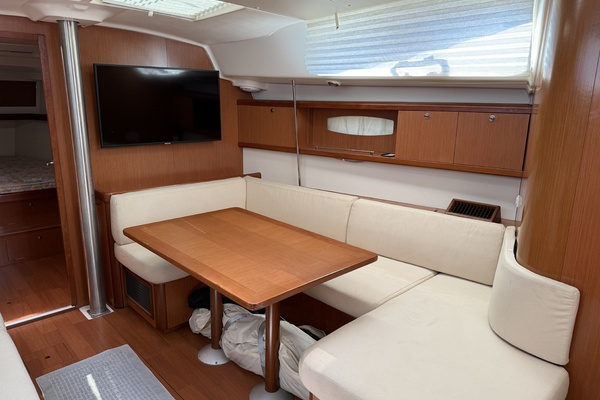 Star Chaser 43ft Beneteau Yacht For Sale