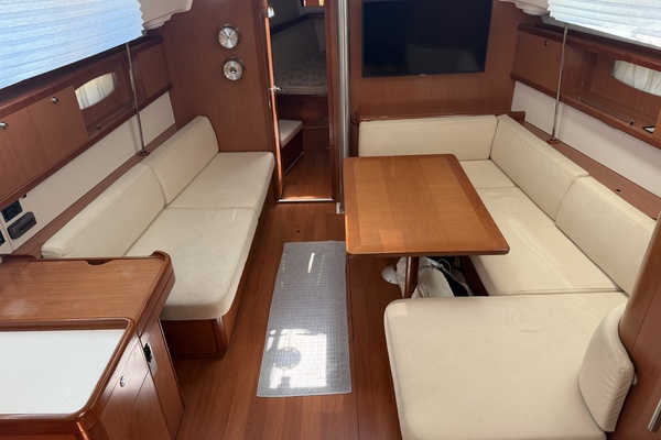 Star Chaser 43ft Beneteau Yacht For Sale