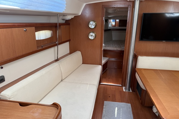 Star Chaser 43ft Beneteau Yacht For Sale