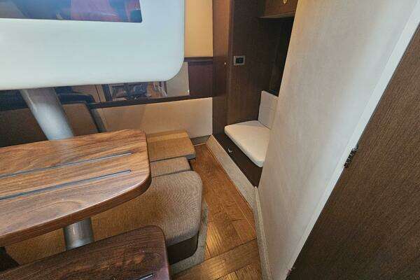 Sea Ray Sundancer 350 Coupe Yacht For Sale