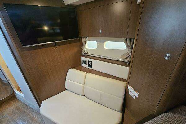 Sea Ray Sundancer 350 Coupe Yacht For Sale