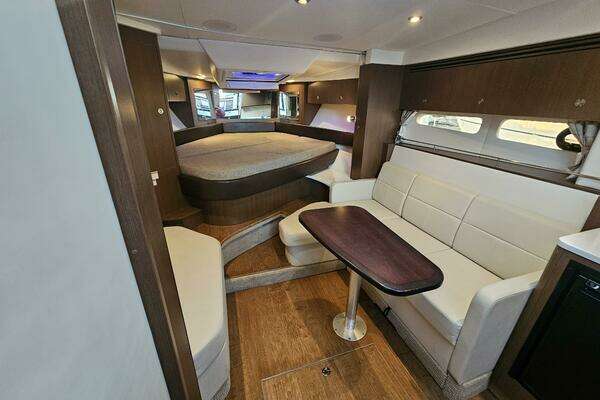 Sea Ray Sundancer 350 Coupe Yacht For Sale