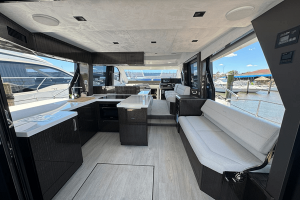 Galeon 500 FLY Yacht For Sale