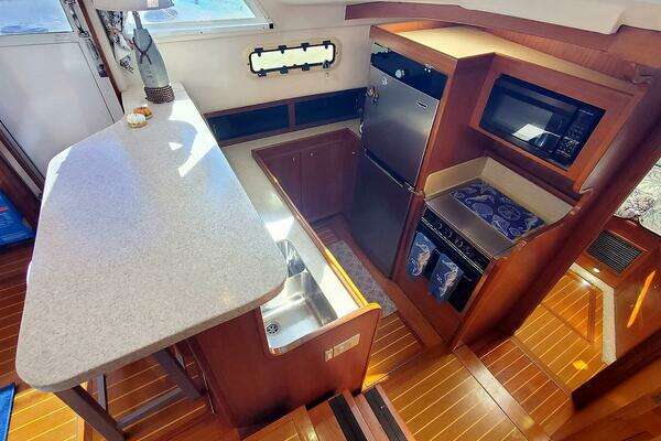 Mainship 430 Aft Cabin Yacht For Sale