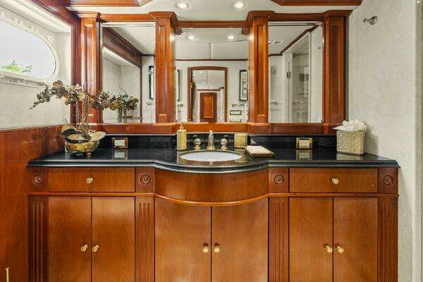 Trinity Yachts  Yacht For Sale