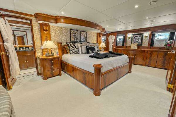 Trinity Yachts  Yacht For Sale