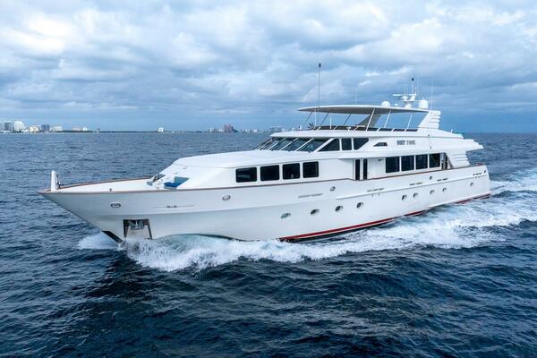 DIRT POOR 118ft Trinity Yachts Yacht For Sale