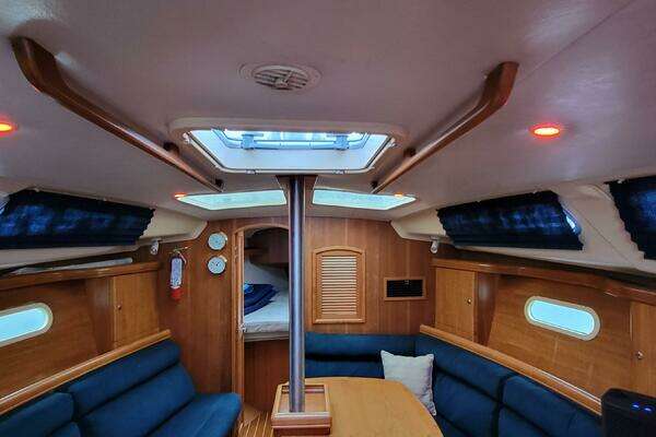 Photo of the 2002 Hunter 356 "She's The One"