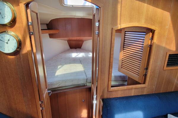 She s The One 35ft Hunter Yacht For Sale