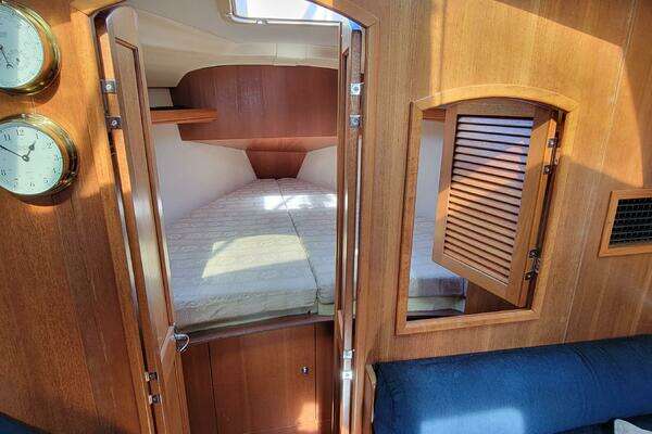 Photo of the 2002 Hunter 356 "She's The One"