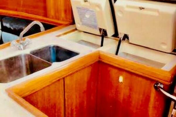 She s The One 35ft Hunter Yacht For Sale