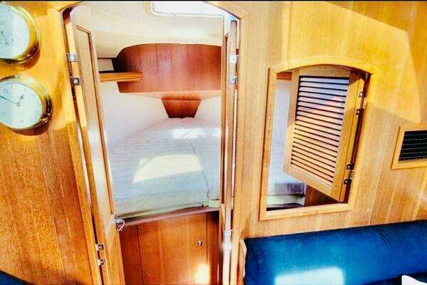 Photo of the 2002 Hunter 356 "She's The One"