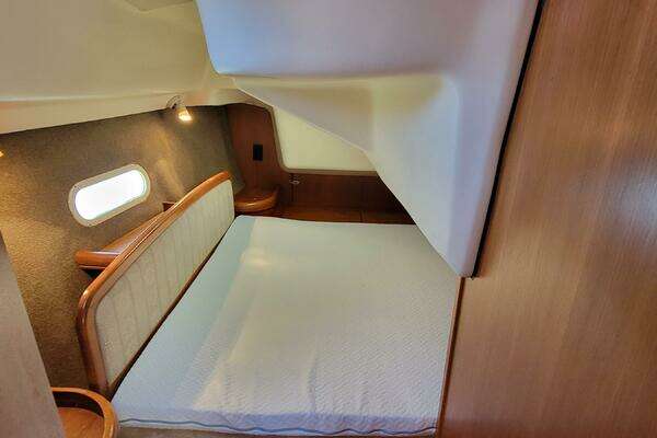 Photo of the 2002 Hunter 356 "She's The One"