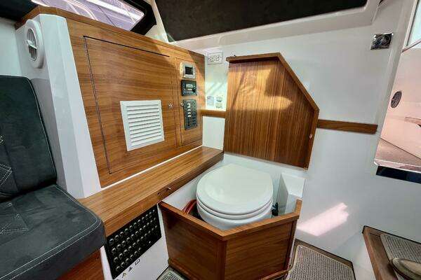 Axopar 37 Sport Cabin R Yacht For Sale