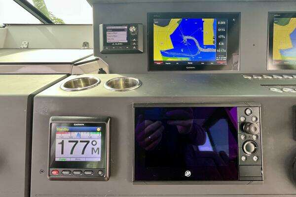 Axopar 37 Sport Cabin R Yacht For Sale