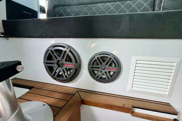 Axopar 37 Sport Cabin R Yacht For Sale