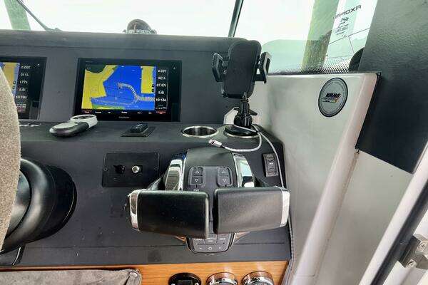 Axopar 37 Sport Cabin R Yacht For Sale