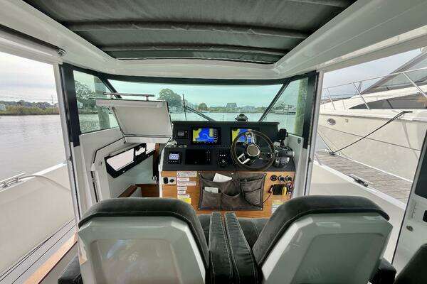 Axopar 37 Sport Cabin R Yacht For Sale