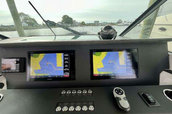 Axopar 37 Sport Cabin R Yacht For Sale