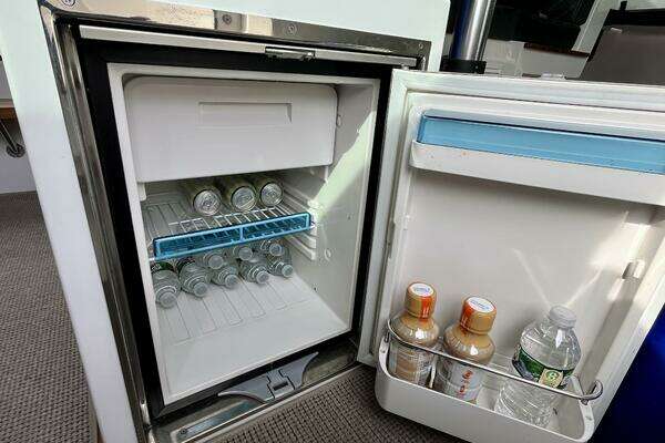 Axopar 37 Sport Cabin R Yacht For Sale