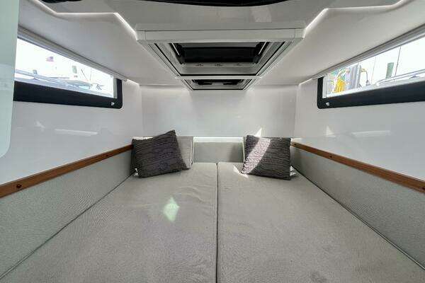 Axopar 37 Sport Cabin R Yacht For Sale