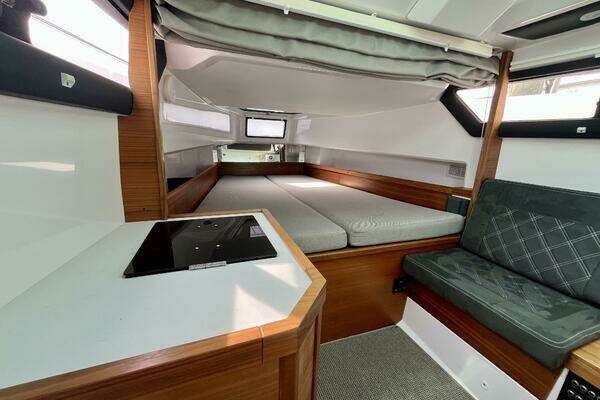 Axopar 37 Sport Cabin R Yacht For Sale