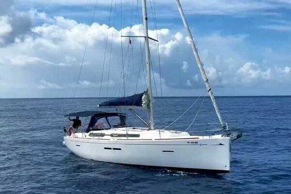 Knot Working  41ft Dufour Yacht For Sale
