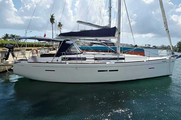 Knot Working  41ft Dufour Yacht For Sale