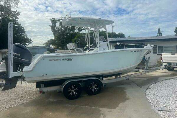 Photo of the 2021 Sportsman 232 Platinum Center Console