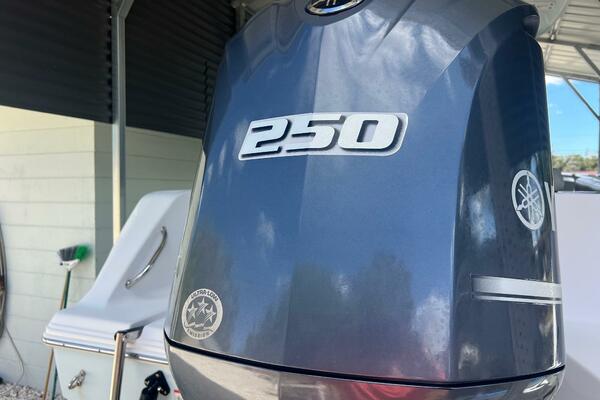 23ft Sportsman Yacht For Sale