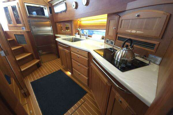 Sabre 48 Flybridge Yacht For Sale