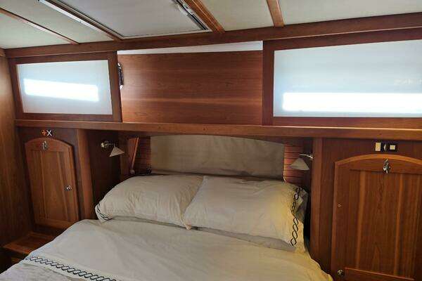 Sabre 48 Flybridge Yacht For Sale