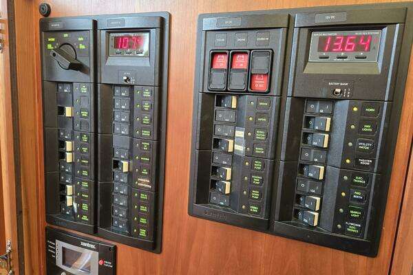 Sabre 48 Flybridge Yacht For Sale