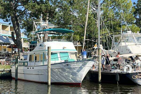 Photo of the 1989 Marine Trader 38 Double Cabin "Altamira"