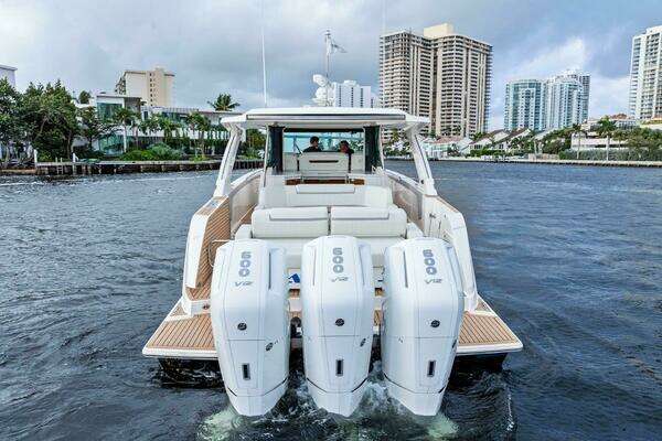 Tiara Yachts 48 LS Yacht For Sale