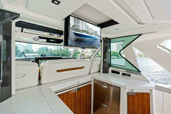 Tiara Yachts 48 LS Yacht For Sale