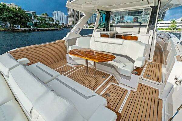 Tiara Yachts 48 LS Yacht For Sale