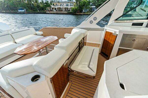Tiara Yachts 48 LS Yacht For Sale